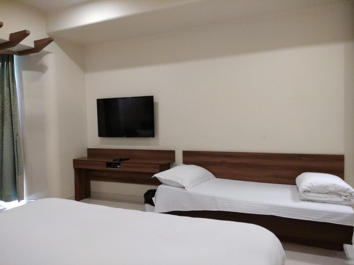 ศรีชี วาติกา Hotel สุรัต ภายนอก รูปภาพ